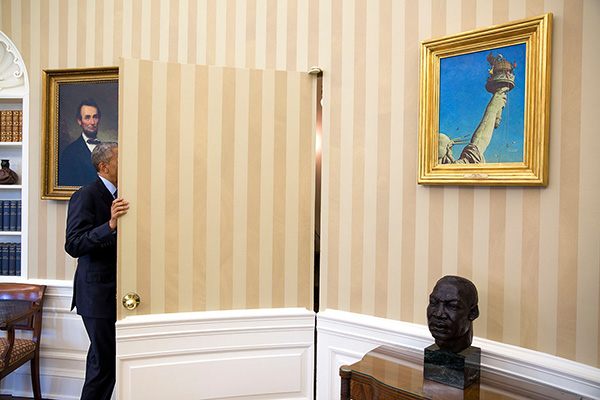 El expresidente Barack Obama en el despacho oval en una foto de 2015. Foto: Official White House Photo by Pete Souza