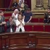 Captura del canal ruso RT tras la aprobación de la declaración de independencia en el Parlament. Captura: RT