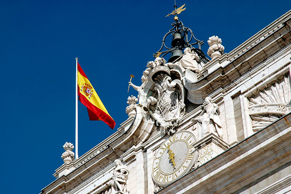 Imagen de la bandera de España en el Palacio Real. Foto: Caribb (CC BY-NC-ND 2.0)