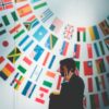 Mural con banderas del mundo
