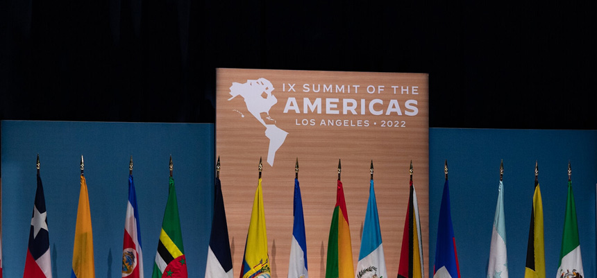 Imagen: Banderas en la IX Cumbre de las Américas 2022 (imagen recortada)