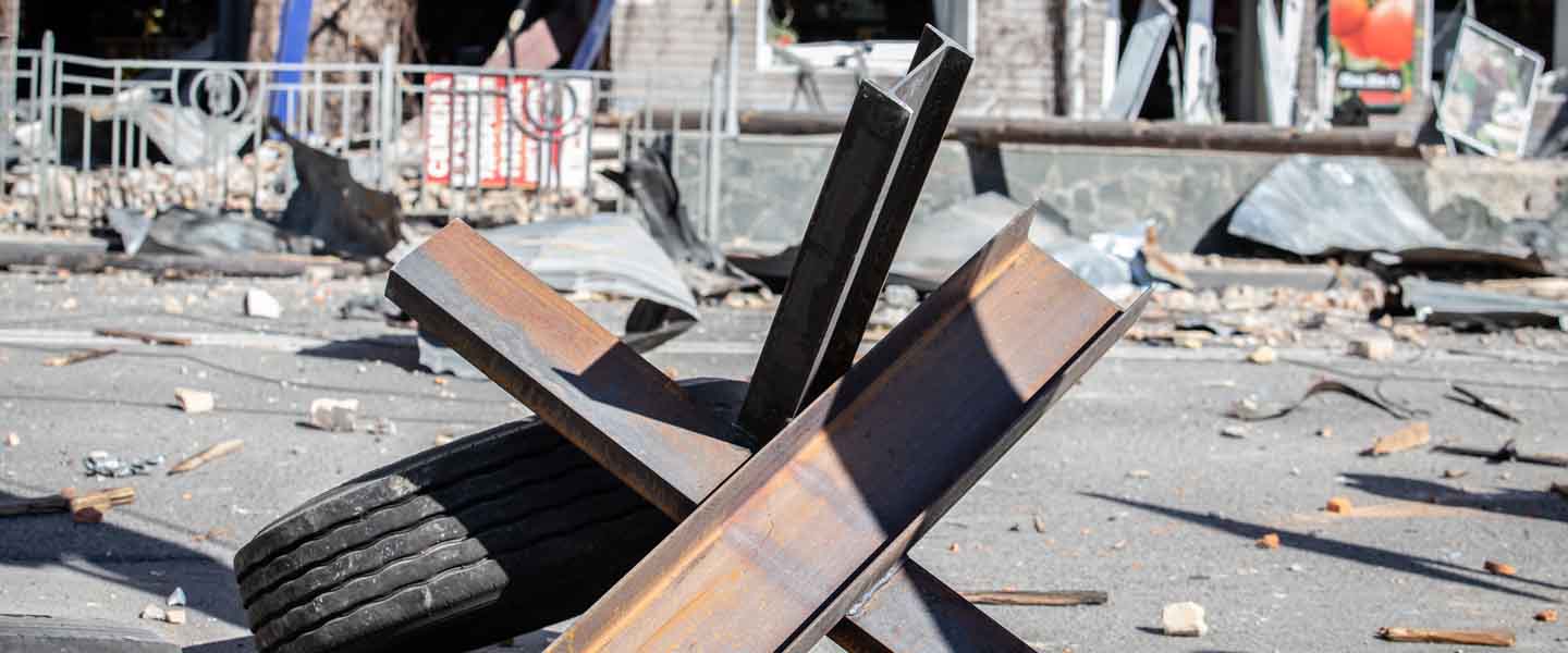 Daños por bombardeos y un erizo checo en Kyiv durante la guerra en Ucrania (15/03/2022)