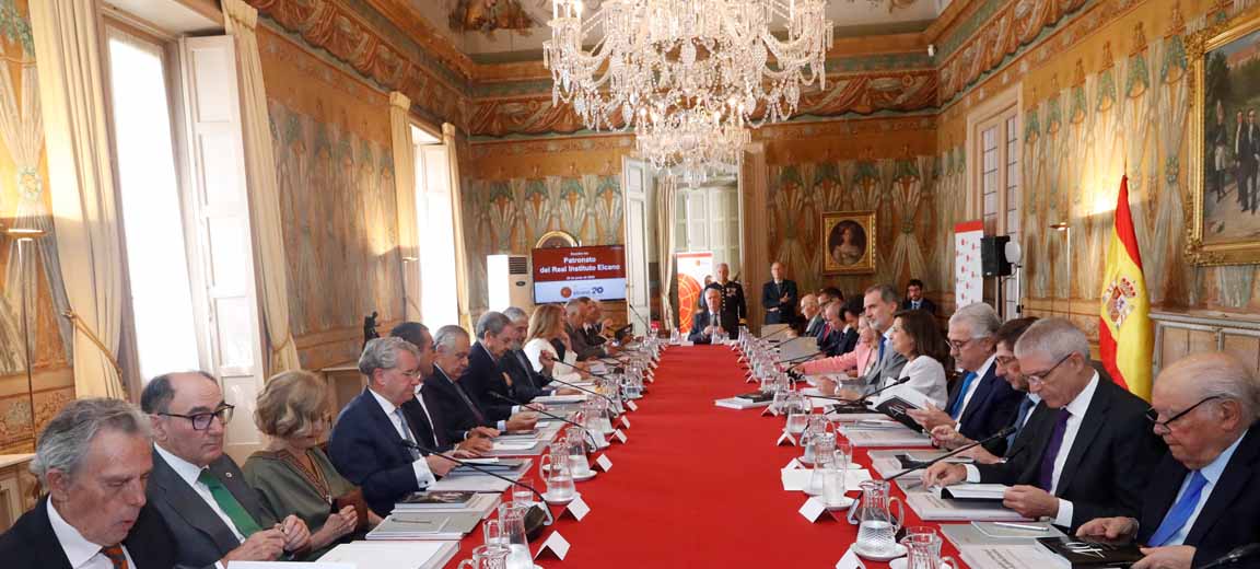 Reunión del Patronato del Real Instituto Elcano bajo la presidencia de Su Majestad el Rey. Junio de 2022. © Casa de S.M. el Rey
