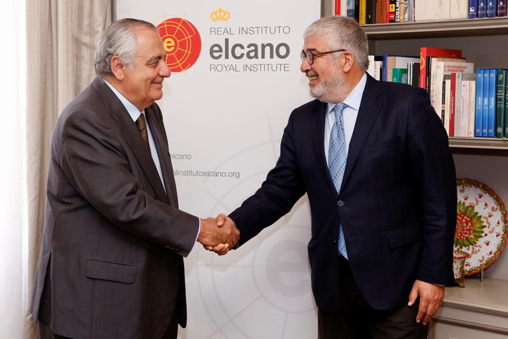 Enrique Díaz-Tejeiro, presidente de Solaria, y José Juan Ruíz, presidente del Real Instituto Elcano. Foto: © Real Instituto Elcano.